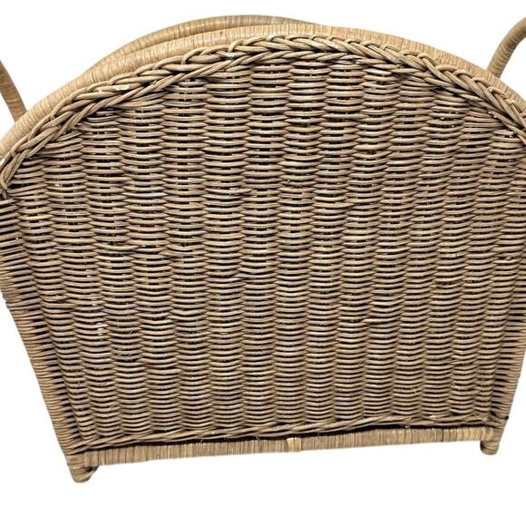 Vintage 80s French Country Wicker Basket Magazine Holder w/ Apple Accent - Picture 3 of 10
